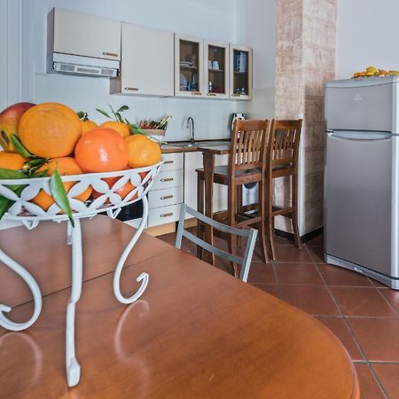 Voila Rooms Guest House Terrasini Exterior foto