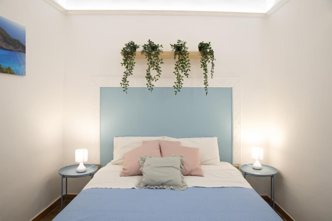 Voila Rooms Guest House Terrasini Exterior foto