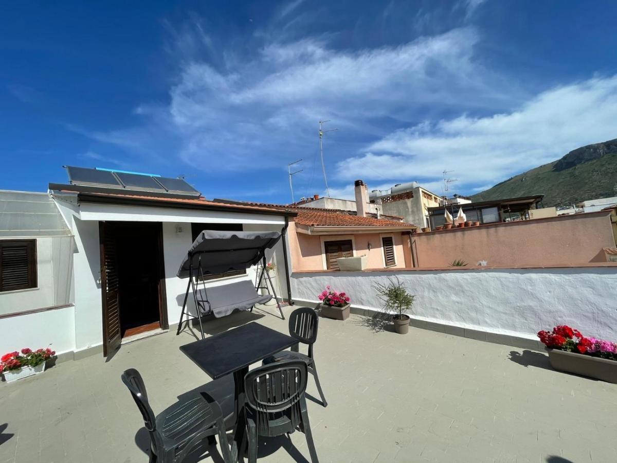 Voila Rooms Guest House Terrasini Exterior foto