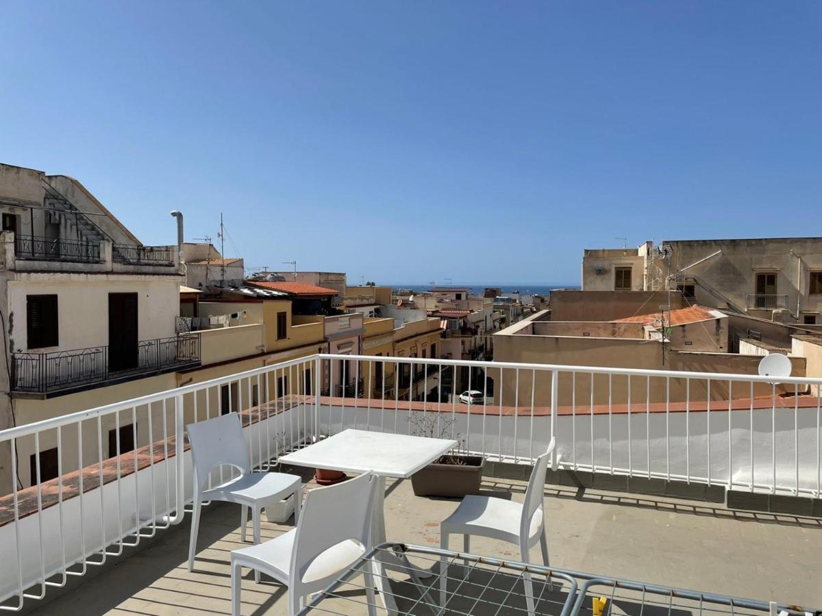 Voila Rooms Guest House Terrasini Exterior foto