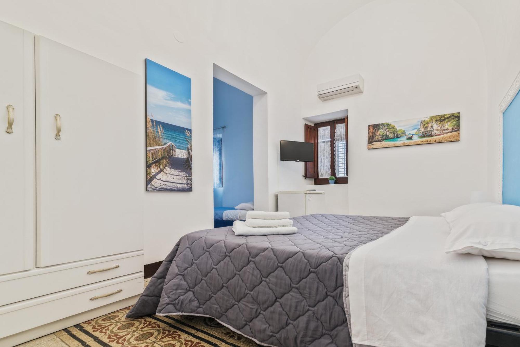 Voila Rooms Guest House Terrasini Exterior foto