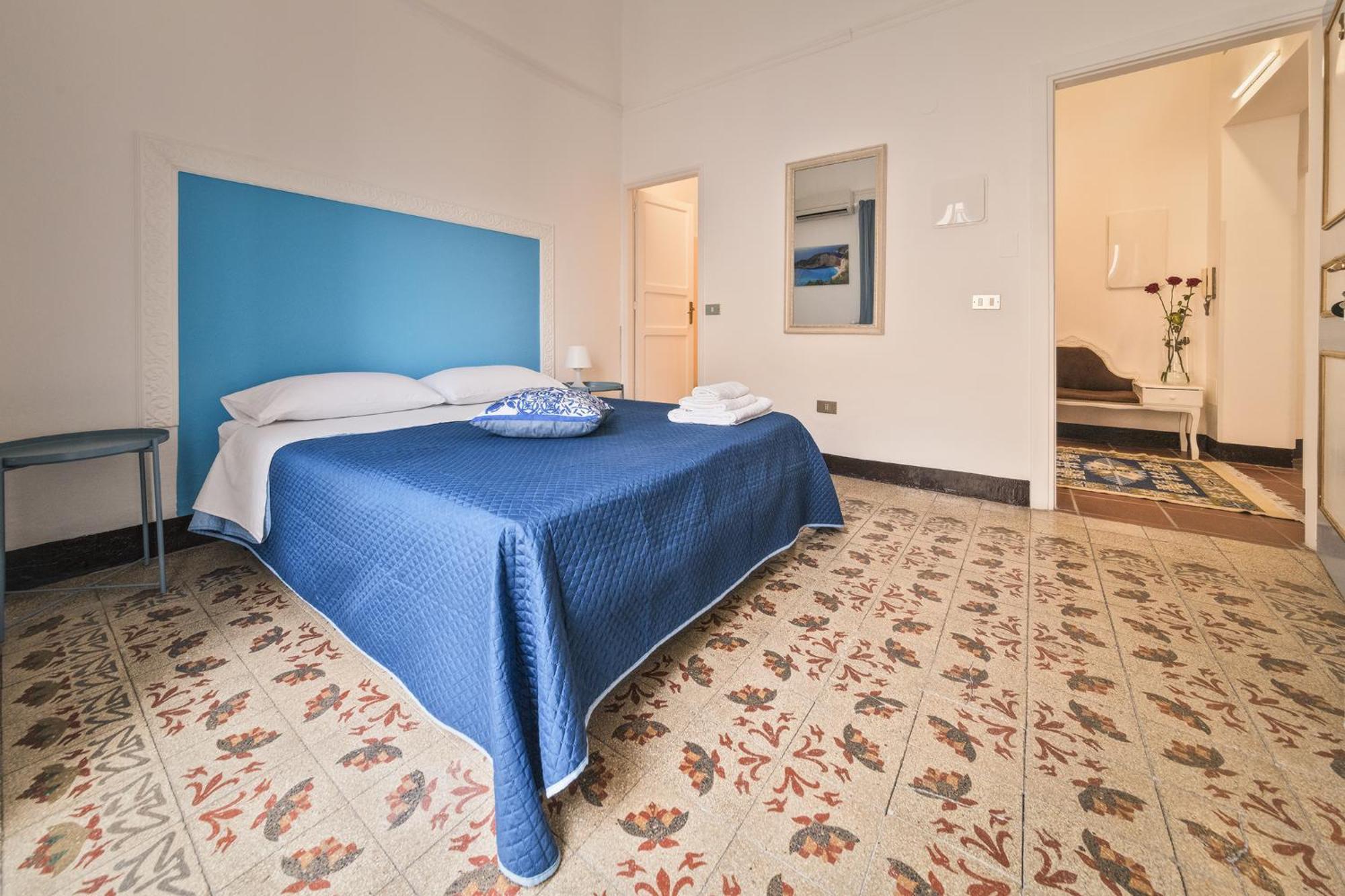 Voila Rooms Guest House Terrasini Exterior foto