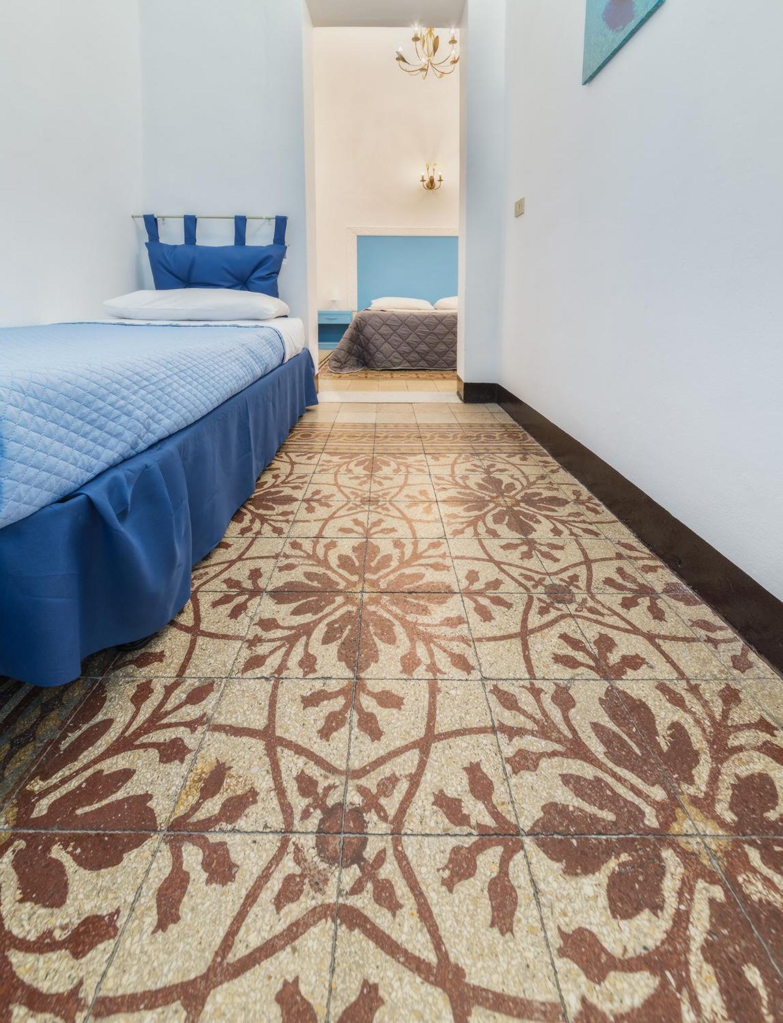 Voila Rooms Guest House Terrasini Exterior foto