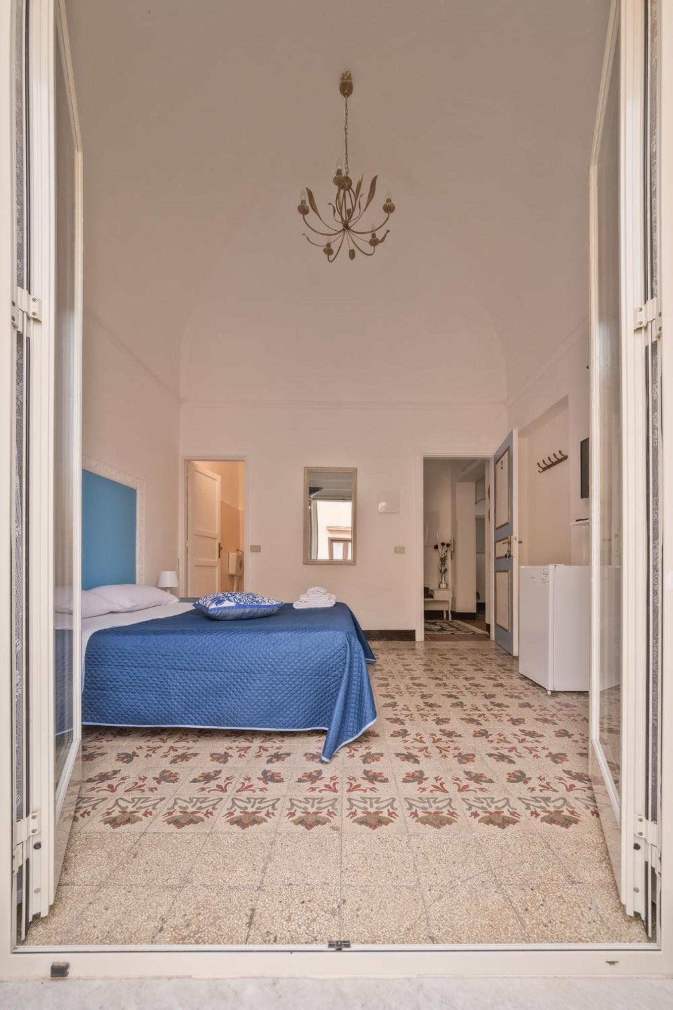 Voila Rooms Guest House Terrasini Exterior foto