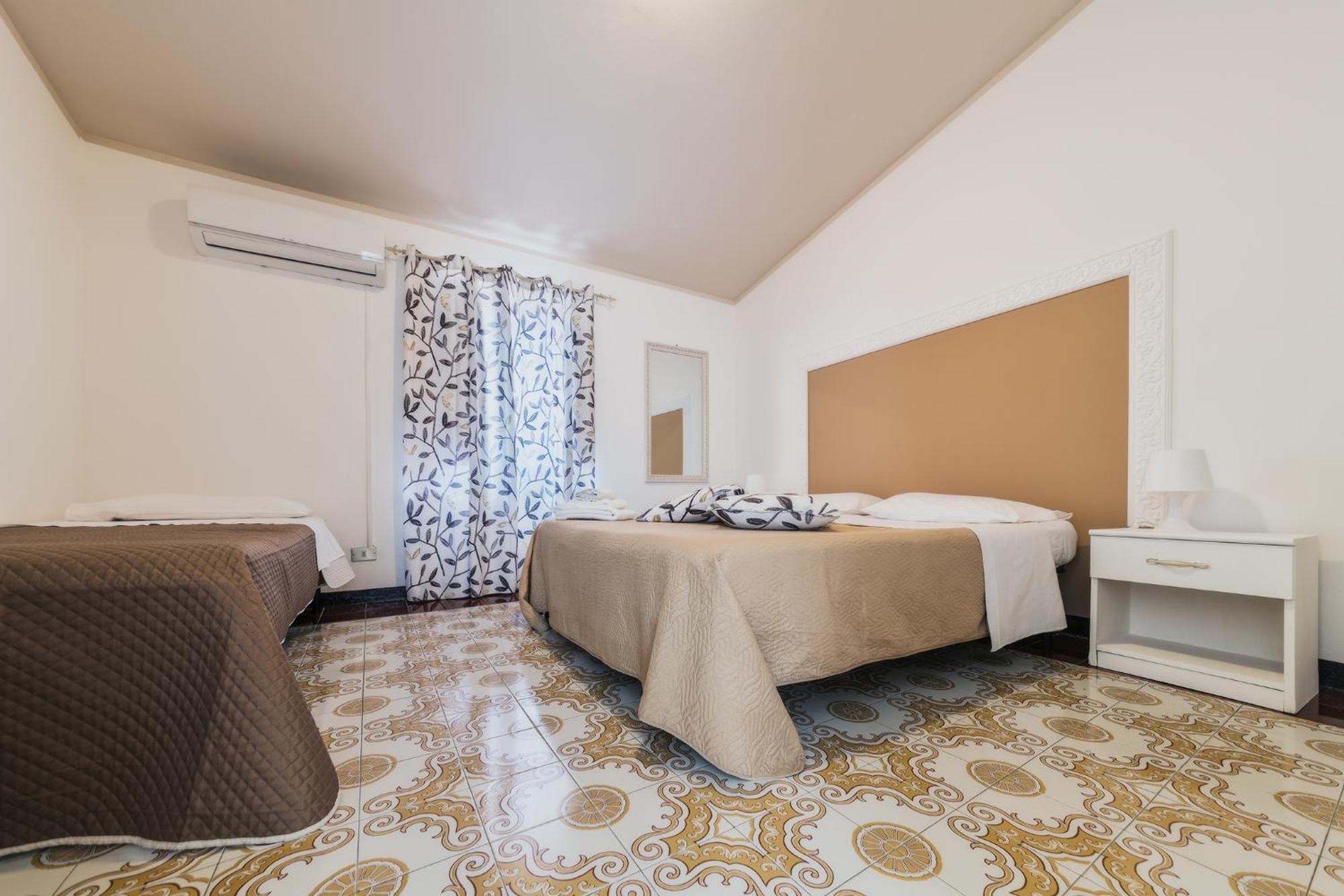Voila Rooms Guest House Terrasini Exterior foto