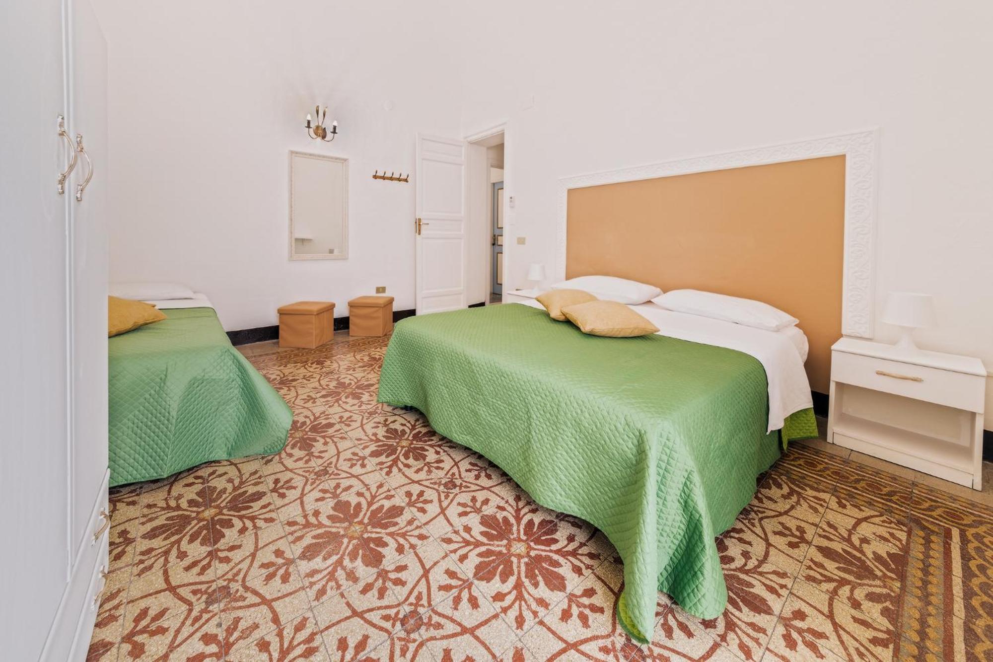 Voila Rooms Guest House Terrasini Exterior foto