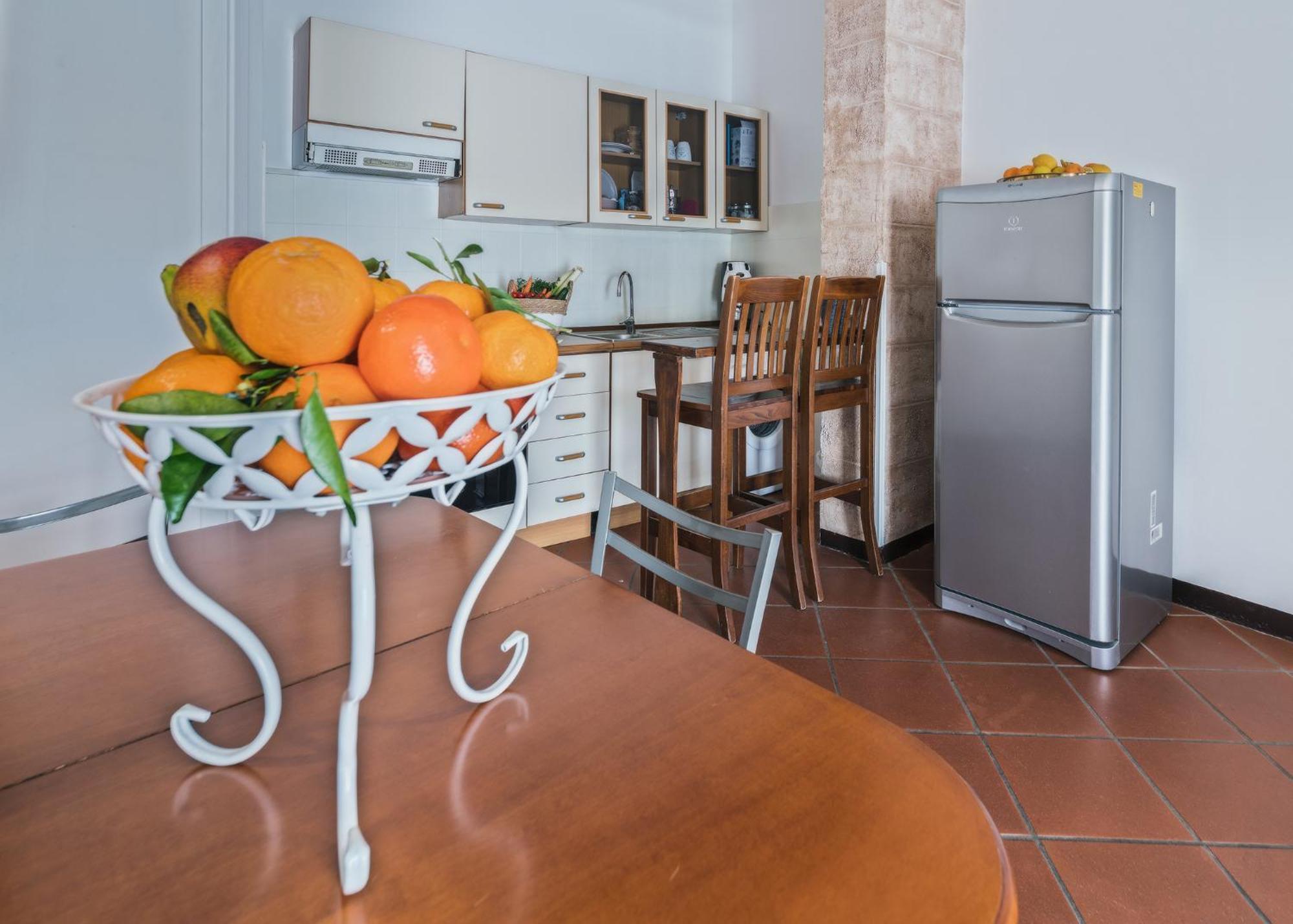 Voila Rooms Guest House Terrasini Exterior foto