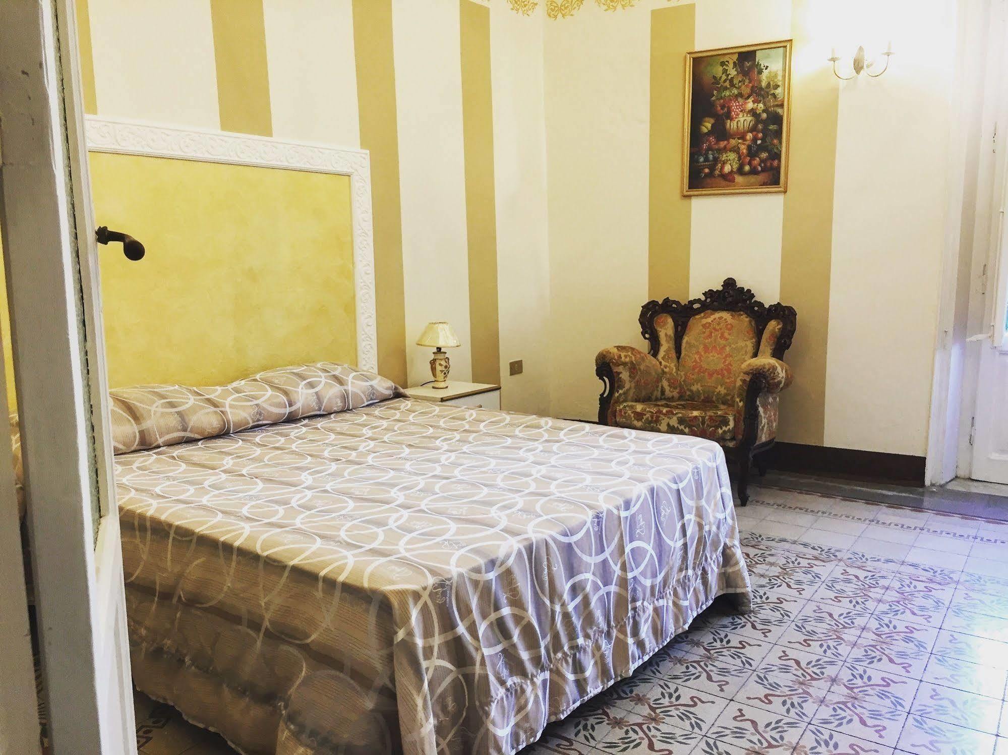 Voila Rooms Guest House Terrasini Exterior foto